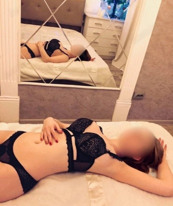 Мои услуги включают классический секс, оральный секс, эротический массаж и многое другое. Я умею слушать и понимать твои желания, гарантируя полное удовлетворение. Возможностей у меня предостаточно, чтобы реализовать любые фантазии. Мои фото подтверждают мою привлекательность и сексуальность. За мной остались только самые положительные отзывы довольных клиентов. Живу в Москве, где могу пригласить тебя к себе в уютную обстановку. Очень жду встречи с тобой! 💋🔥💫 Кристина